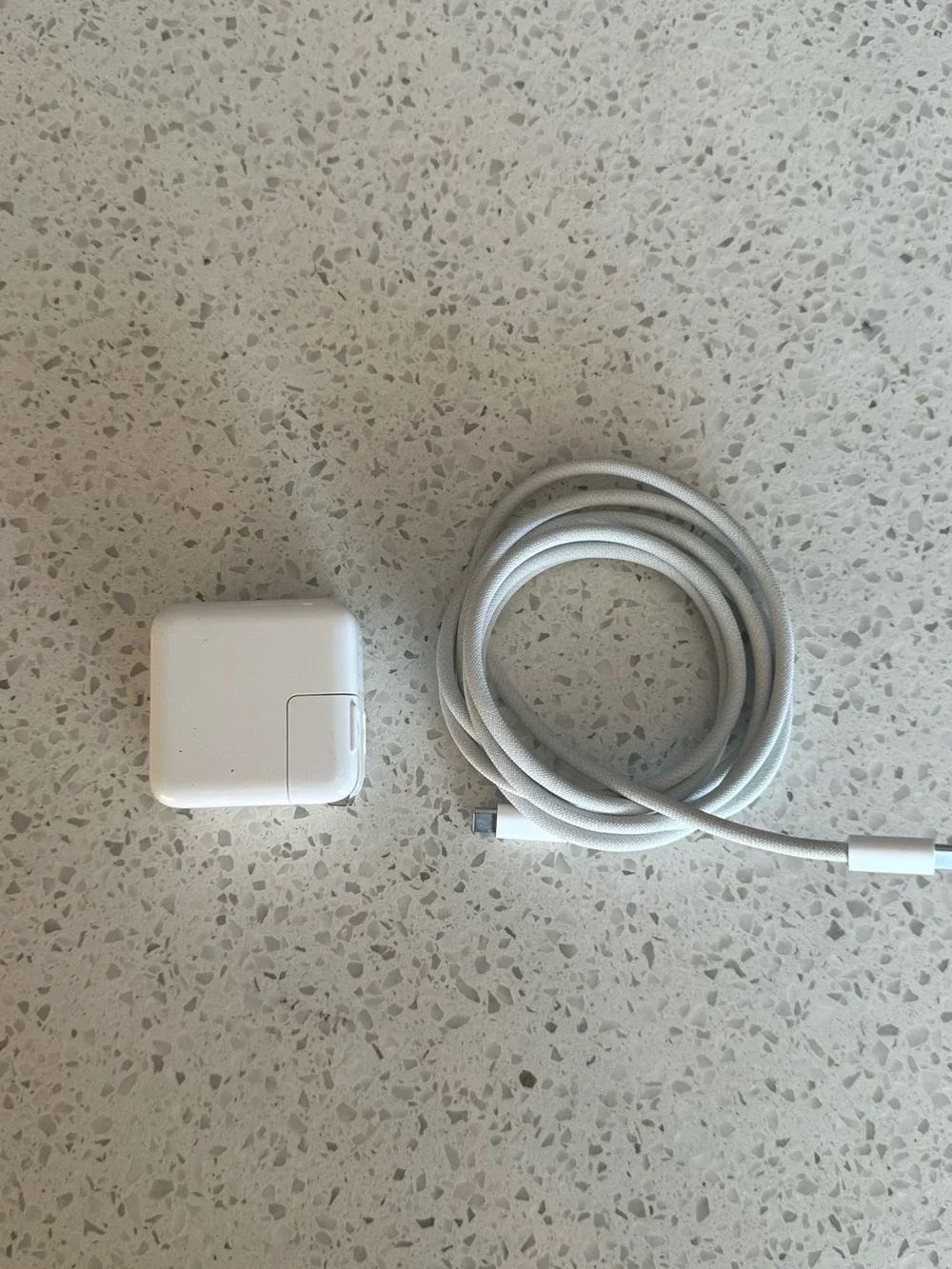 APPLE 30w White USB-C Charging Adapter and Braided Cable